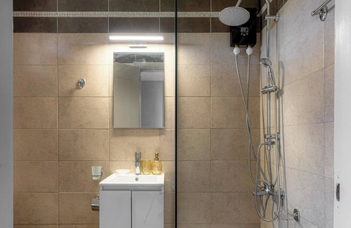 Gazi Apartment | Cozy Family Retreat in a Inviting Flat