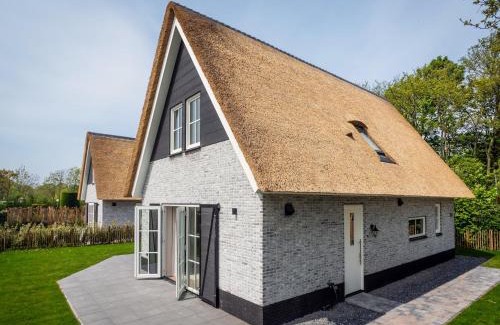 De Koog House | Delightful Holiday Home in De Koog Texel with Garden
