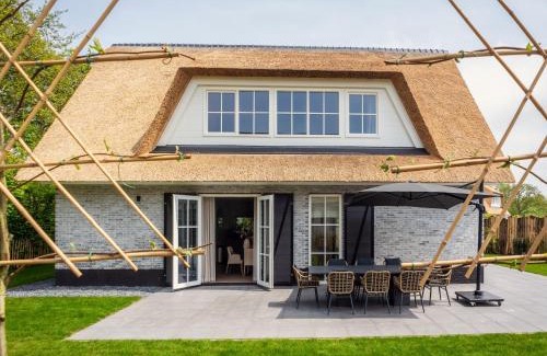 De Koog House | Delightful Holiday Home in De Koog Texel with Garden