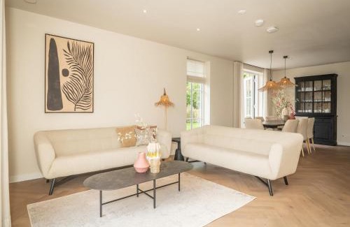 De Koog House | Delightful Holiday Home in De Koog Texel with Garden