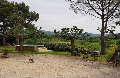 Apt Villa | Idyllic House Campaign Apt Near Gordes with Pool & Spa