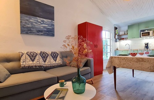 Loix House | Delightful House in Loix with Oceanfront Views & Parking