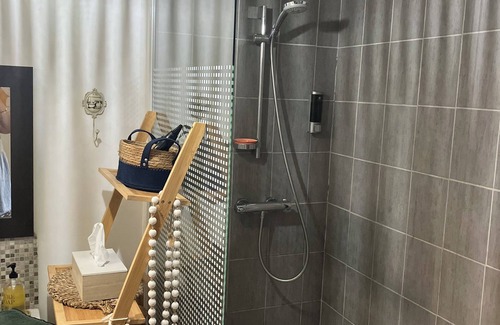 Garrigues Bed & Breakfast | Charming Mazet in Nîmes with Pool and Spa Amenities