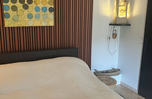 Garrigues Bed & Breakfast | Charming Mazet in Nîmes with Pool and Spa Amenities