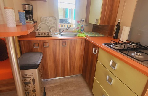 La Roque-d'Antheron House | Cozy Mobile Home in a Premier 4-Star Campsite