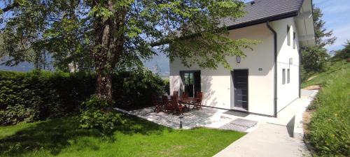 Voglans House | Bright and Comfortable House Near Scenic Towns and Lakes