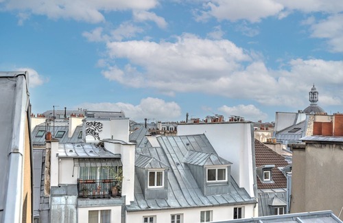 Strasbourg -Saint-Denis Apartment | Inviting Parisian Penthouse for Families and Friends of Four
