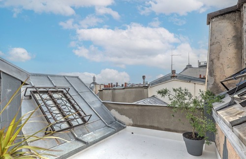 Strasbourg -Saint-Denis Apartment | Inviting Parisian Penthouse for Families and Friends of Four
