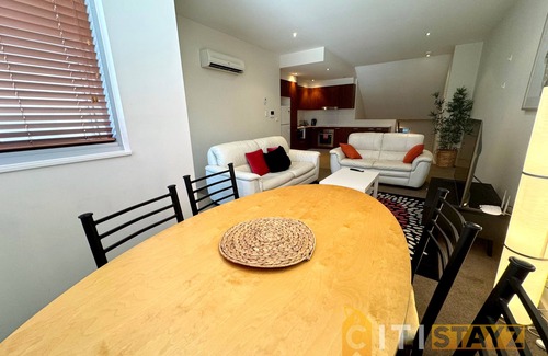 City West Apartment | Pretty Penthouse - Close to ANU