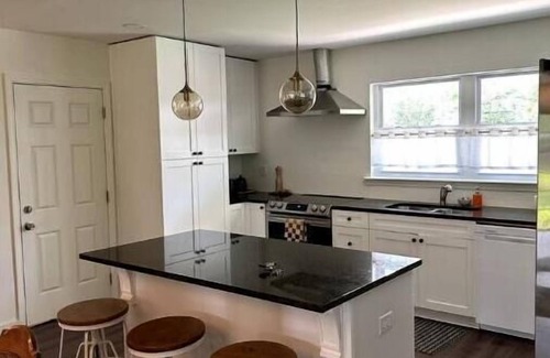 Perry House | Delightful Perry Home: Perfect for Long Stays & Families