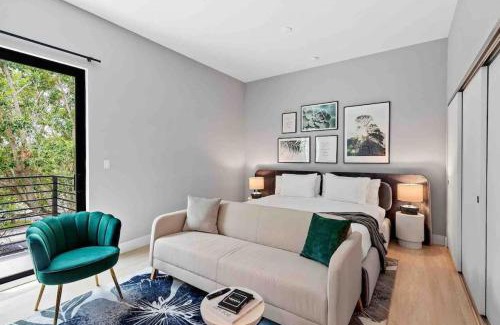 Flagler Village Apartment | Elegant Rola 304 Apt with King Bed in Central Location