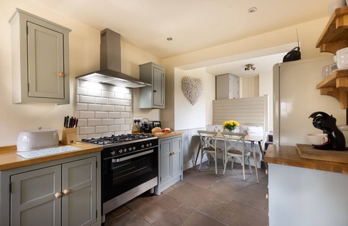 Sewerby Cottage | Charming Seaside Cottage: Dog-Friendly with Ocean Views