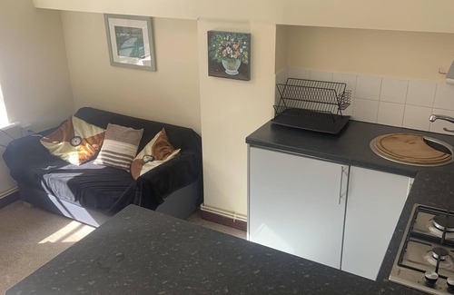Cowbridge House | Charming Stone Cottage with Spa and Hot Tub in Pendoylan