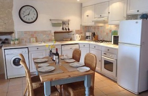 Leguillac-de-Cercles Cottage | Delightful Stone Cottage with Pool in Perigord Vert