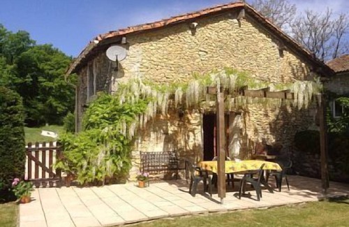 Leguillac-de-Cercles Cottage | Delightful Stone Cottage with Pool in Perigord Vert