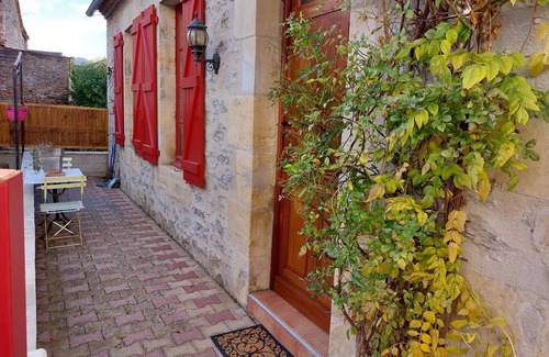 Luzech House | Charming Stone House with Spa in Heart of Lotois Village