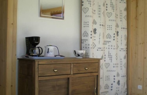 Sallanches Apartment | Cozy Studio Retreat in a Serene Cottage Getaway