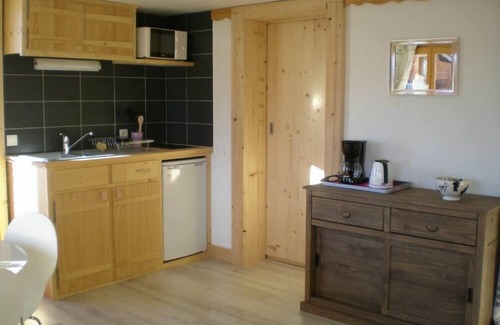 Sallanches Apartment | Cozy Studio Retreat in a Serene Cottage Getaway
