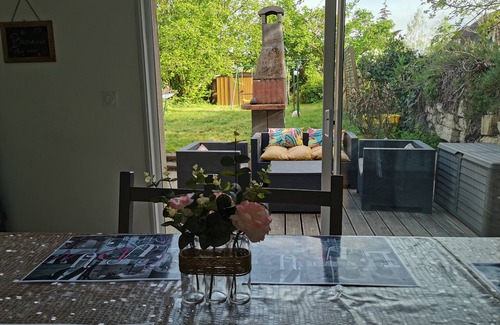 Loudun House | Charming House with Kitchen & High Guest Rating of 9.6