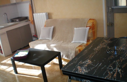 Ganges Apartment | Charming Village House: Guest Rated 9.8, Pool & Kitchen