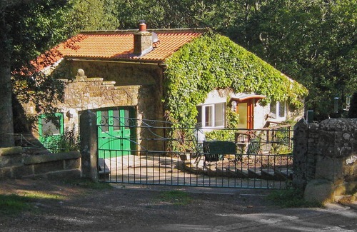 Goathland Cottage | Charming Cottage by the Village Stream with Breakfast Included