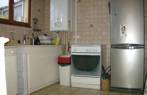 Amboise House | Cozy Old House: Pet-Friendly Retreat with Spa & Kitchen