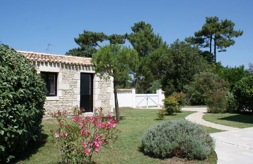 Le Grand-Village-Plage Villa | Inviting Villa with Pool, Near Forest and Beach - Guest Rated 9.8
