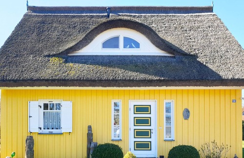 Wieck auf dem Darss House | Idyllic Vacation Home in Wieck with Private Garden & Wi-Fi