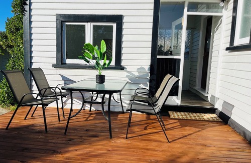 Saint Kilda Villa | Pretty Villa Close to St Clair Beach Private Parking