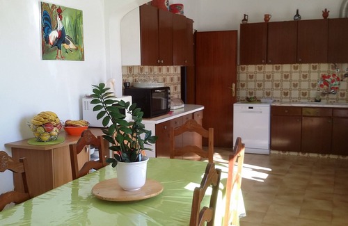 Olhao Villa | Inviting Villa for 8 with Pool and Private Garden Near Beaches