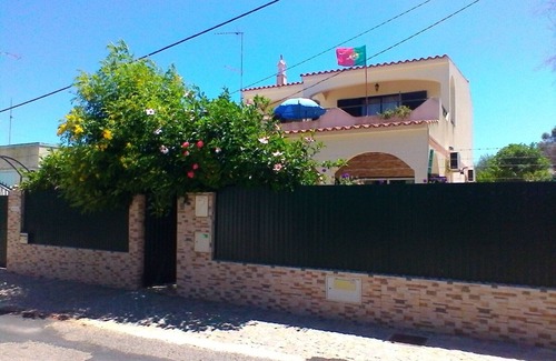 Olhao Villa | Inviting Villa for 8 with Pool and Private Garden Near Beaches