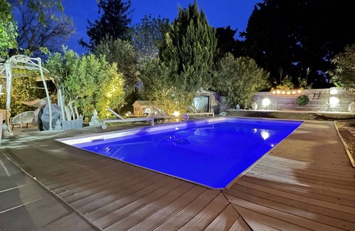 Tavel House | Inviting Villa with Pool and Ocean View for Family Getaways