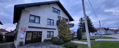 Durdevac Apartment | Discover Pri Đovetu: Pet-Friendly with Breakfast Included