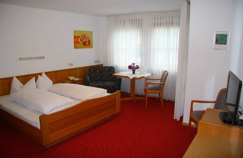 Endingen am Kaiserstuhl Resort | Cozy Private Room with Kitchen & Breakfast for 2 Guests