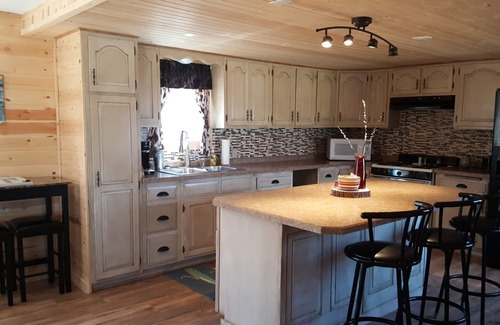 Baudette House | Ideal Location Near Wheeler's Point & Adrian's Ice Road