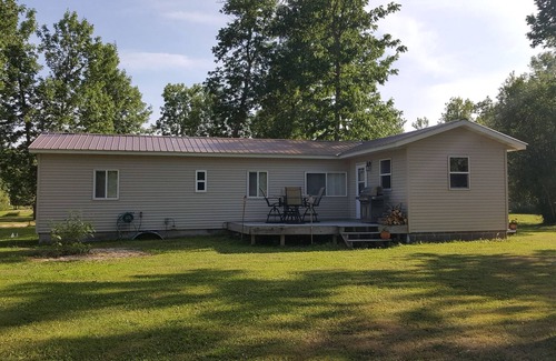 Baudette House | Ideal Location Near Wheeler's Point & Adrian's Ice Road
