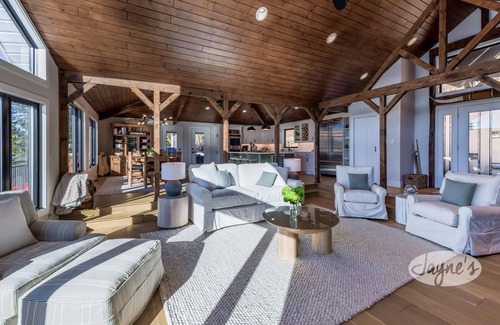 Rosseau Cottage | Unforgettable Lake View Cottage with Pool & Hot Tub
