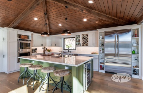 Rosseau Cottage | Unforgettable Lake View Cottage with Pool & Hot Tub