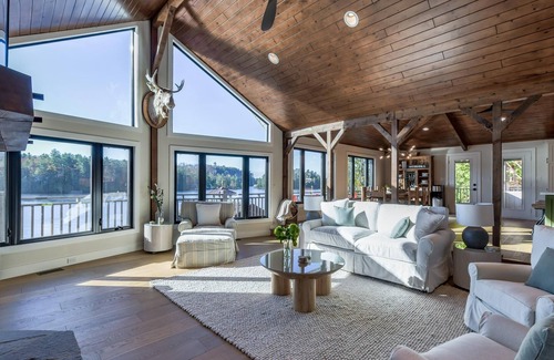 Rosseau Villa | Priceless views at this 4 bed, 3 bath cottage + bunkie + boathouse!
