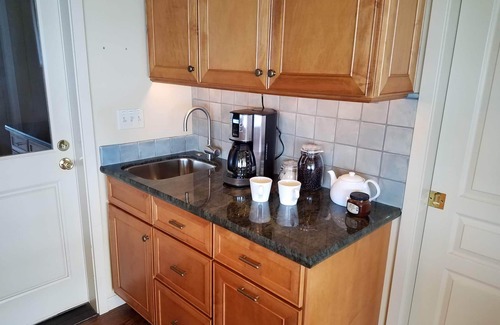 North Admiral House | Prichard's Perch: Enchanting Views & Family-Friendly Comfort