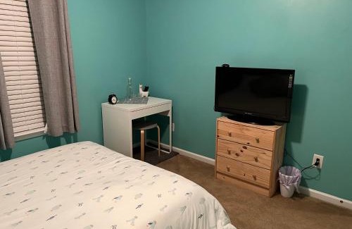 Charlotte House | Cozy Private Room Near University - Guest Rated 9/10