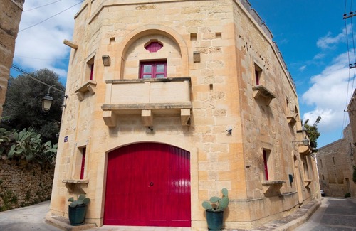 San Lawrenz Apartment | Discover Prickly Pear No 2: Family & Pet Friendly Retreat