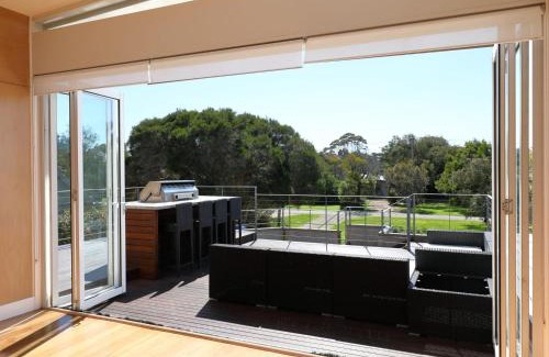 Flinders House | Enchanting Pride and Prejudice Retreat: Pet & Child Friendly