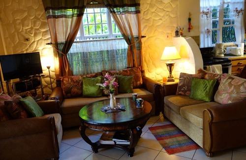 Black Rock House | Beachfront Apartments with Pool by the Caribbean Sea