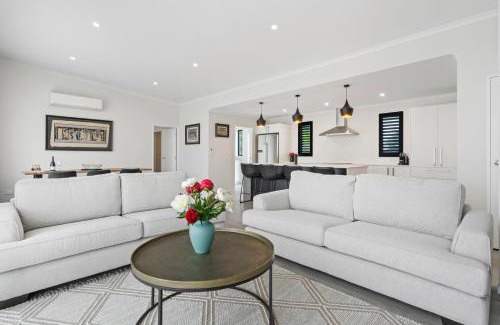 Martinborough House | Relax and Unwind at Pride of Pinot - Family-Friendly Retreat