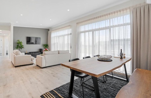 Martinborough House | Relax and Unwind at Pride of Pinot - Family-Friendly Retreat