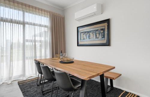 Martinborough House | Relax and Unwind at Pride of Pinot - Family-Friendly Retreat