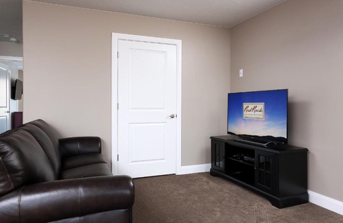 St. George Apartment | Experience the Pride of the Ledges: 4-Star Family Retreat