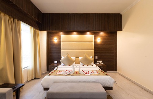 Dehradun Hotel | Relax at The Solitaire: 4-Star Hotel with Pool & Spa