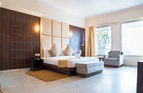 Dehradun Hotel | Relax at The Solitaire: 4-Star Hotel with Pool & Spa